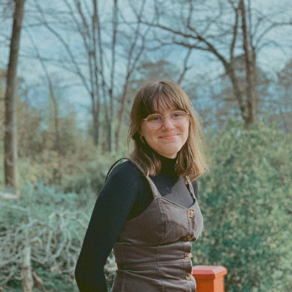 Meet your Posher, Emma - Picture 1 of 1